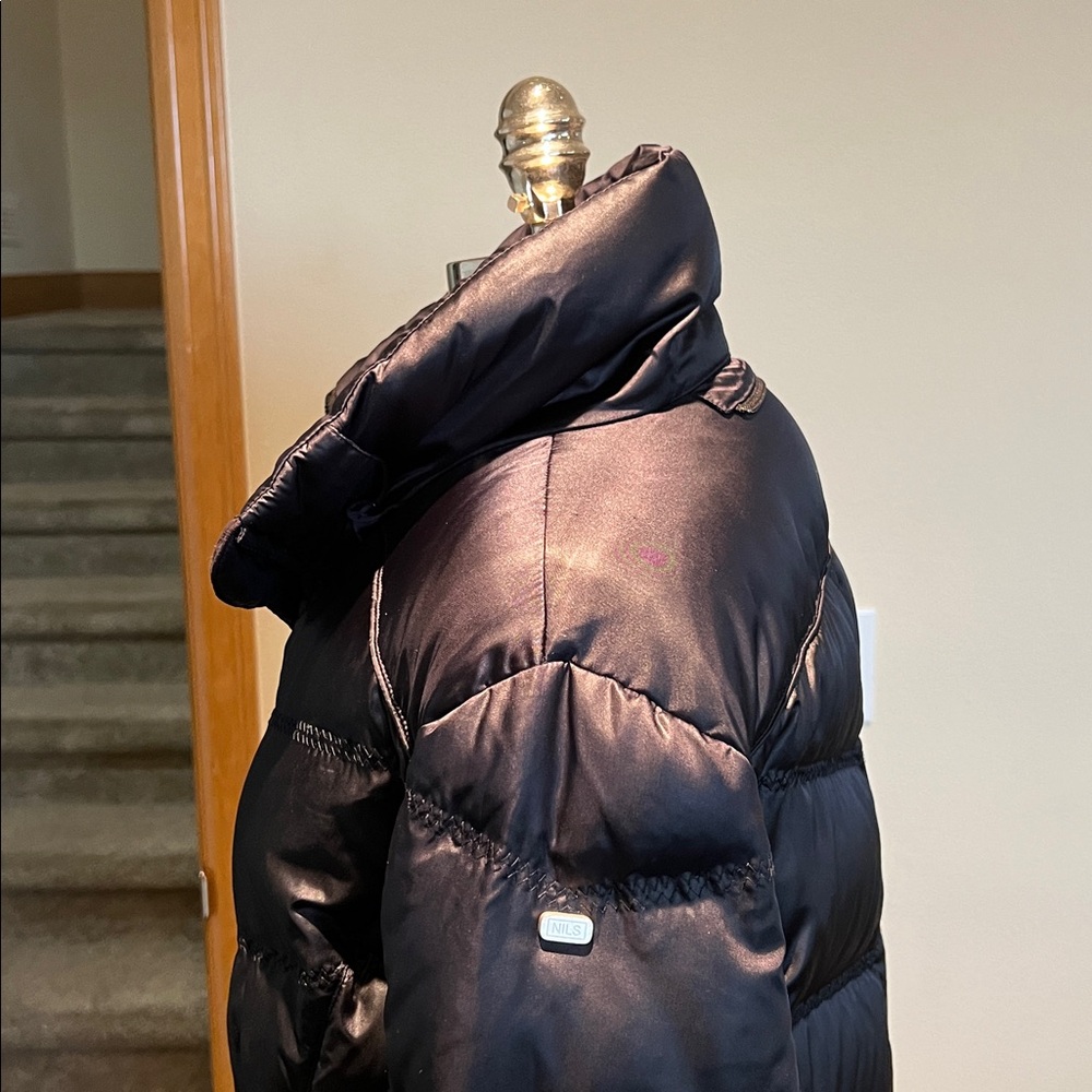 NILS Resort Collection Goose Down Long Puffer Jacket in Midnight Black. - Picture 5 of 14